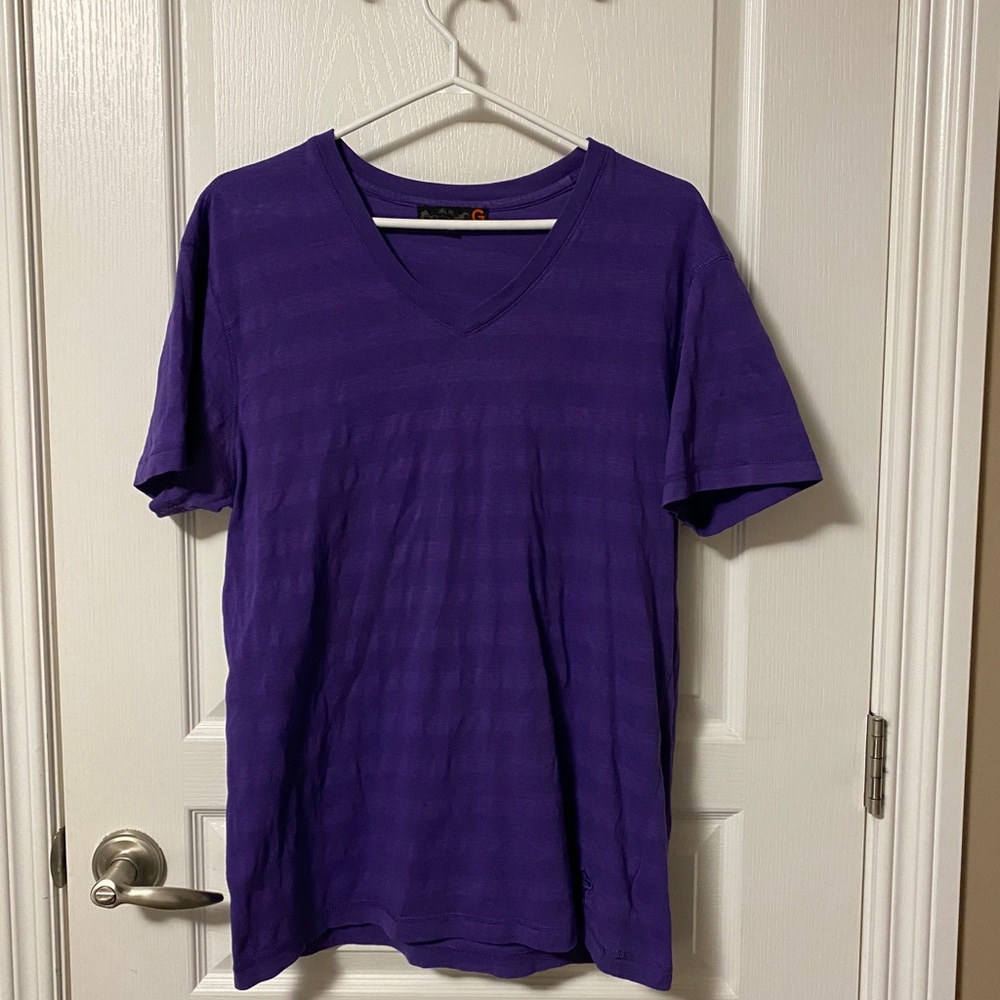 Men’s v-neck shirt